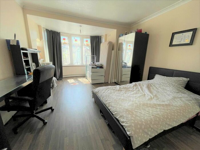 3 Bedroom Property To Rent In Highwood Gardens, Ilford, IG5