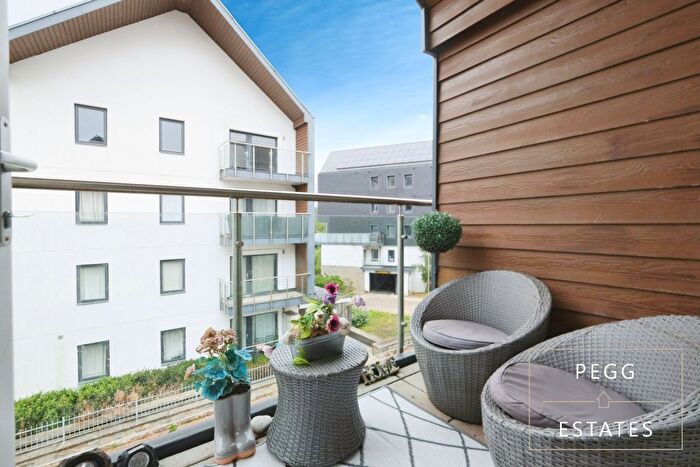 2 Bedroom Flat For Sale In Maple Place, Torquay, TQ2