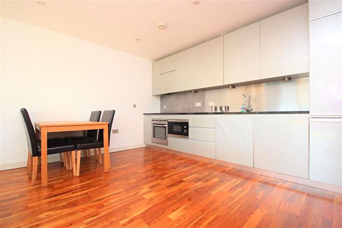 2 Bedroom Flat To Rent In The Quays, Salford, M50