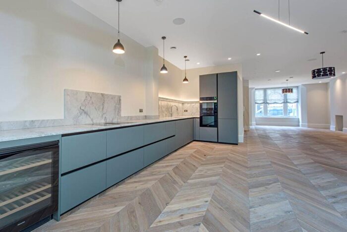 3 Bedroom Flat To Rent In Howitt Road, Belsize Park, London, NW3