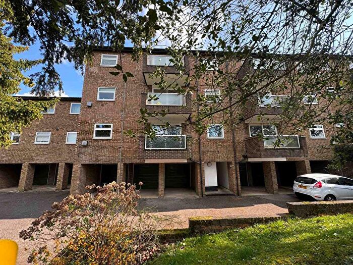 2 Bedroom Flat To Rent In Steeplands, Bushey, WD23