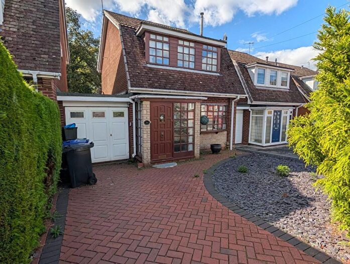 3 Bedroom Link Detached House For Sale In St. Andrews Close, Dudley, DY3