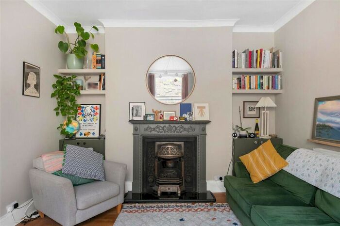 2 Bedroom Apartment For Sale In Woodland Road, London, SE19