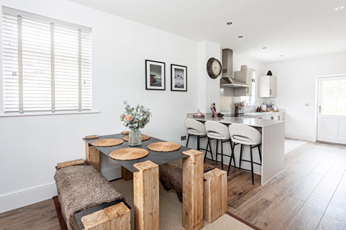 4 Bedroom Detached House For Sale In Cowells Road, Woodstock, OX20
