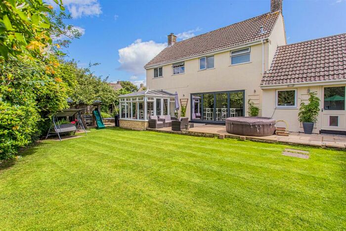 4 Bedroom Detached House For Sale In Follyfield, Hankerton, SN16