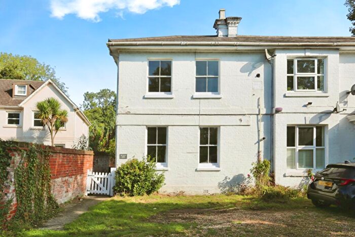 3 Bedroom Semi Detached House For Sale In Bishopstoke Road, Bishopstoke, Eastleigh, Hampshire, SO50