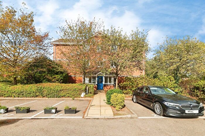 2 Bedroom Flat For Sale In Endymion Mews, Hatfield, AL10