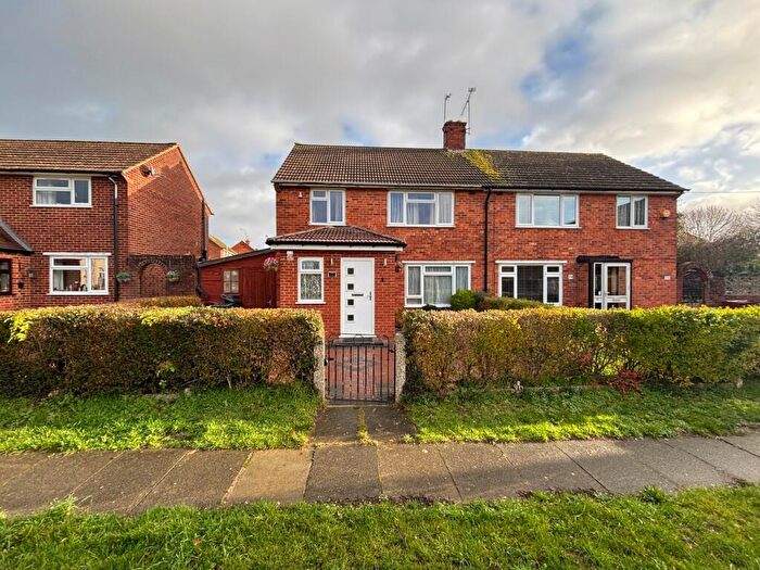 3 Bedroom Semi-Detached House To Rent In Virginia Way, Reading, RG30