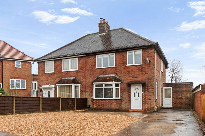 3 Bedroom Semi Detached House For Sale In Beckett Avenue, Gainsborough, Lincolnshire, DN21
