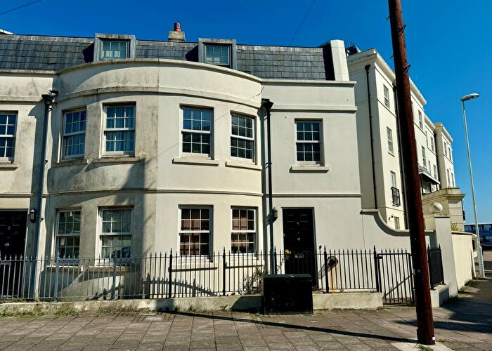 3 Bedroom Semi-Detached House To Rent In West Buildings, Worthing, BN11
