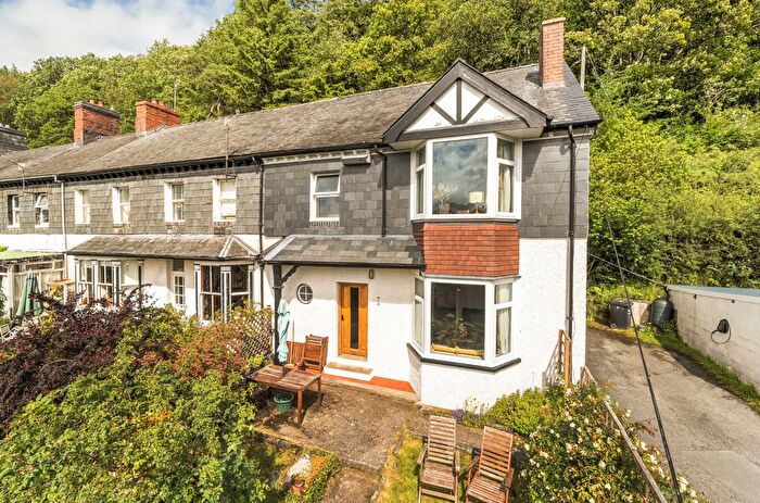 3 Bedroom End Of Terrace House For Sale In Dyfnant Terrace, Llanidloes, Powys, SY18