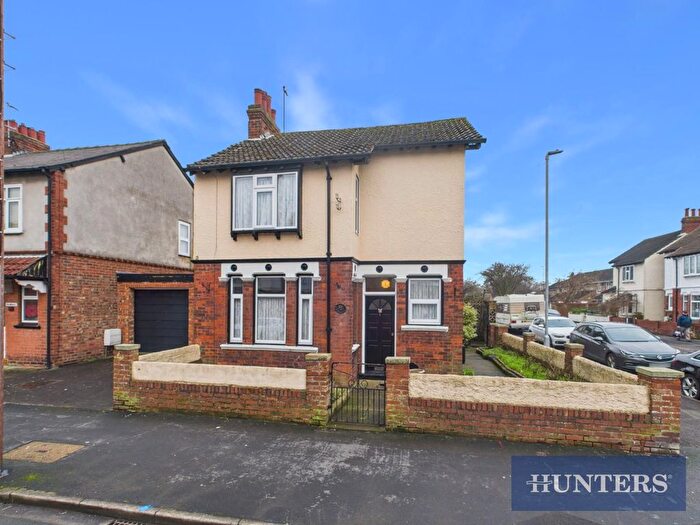 3 Bedroom Detached House For Sale In Midway Avenue, Bridlington, YO16