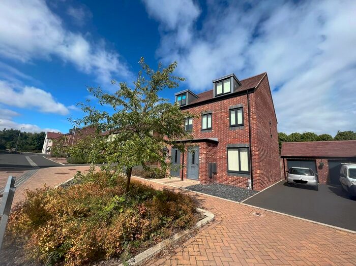 3 Bedroom Semi-Detached House To Rent In Sandhole Crescent, Telford, Shropshire, TF3