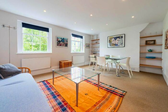 2 Bedroom Flat To Rent In Canonbury Square, London, N1