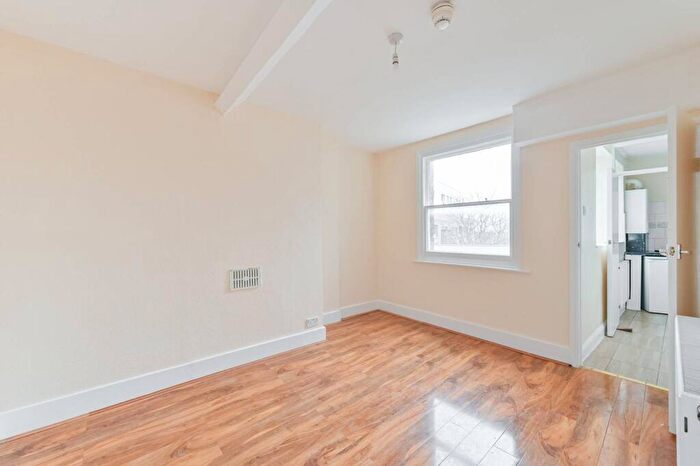 1 Bedroom Flat To Rent In Peckham High Street, Peckham Rye, London, SE15