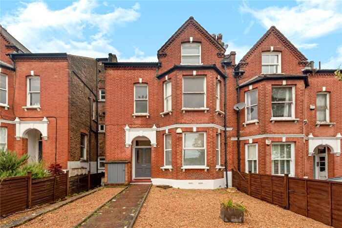 2 Bedroom Apartment To Rent In Knights Hill, West Norwood, London, SE27