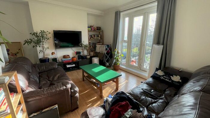 2 Bedroom Flat To Rent In Kent Court, Haggerston, E2