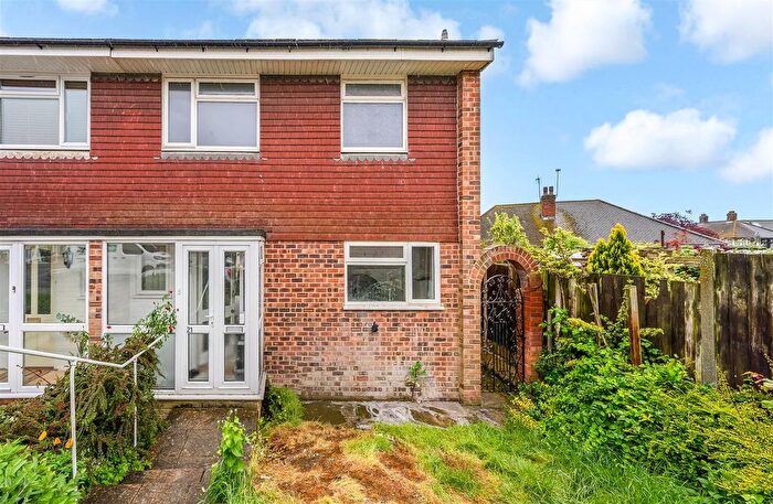 3 Bedroom Semi-Detached House To Rent In Faversham Avenue, North Chingford, E4