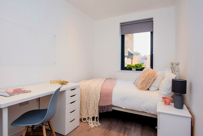 3 Bedroom Flat To Rent In Flat F, Lister Gate - Luxury Bed City Centre Apartment, NG1