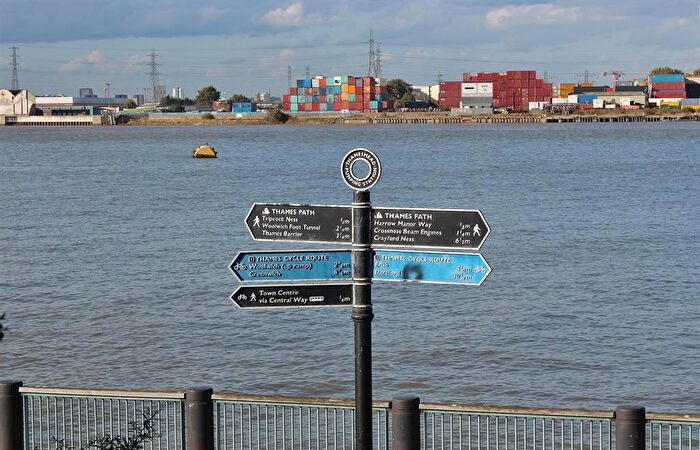 2 Bedroom Flat For Sale In Greenhaven Drive, Thamesmead, London, SE28