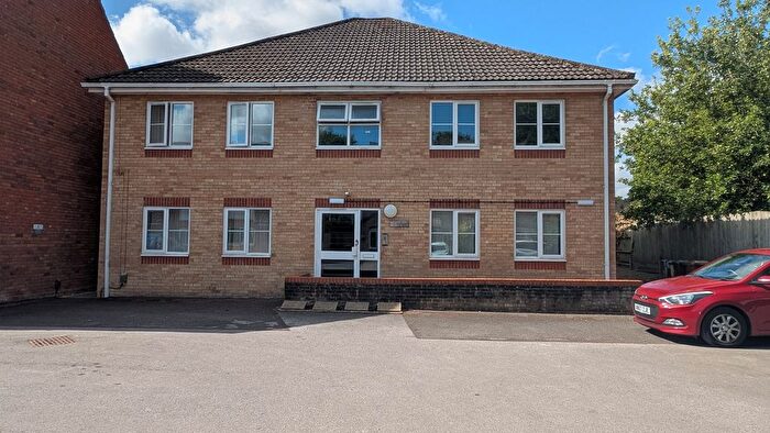2 Bedroom Flat To Rent In The Cedars, Lynwood Drive, Andover, SP10