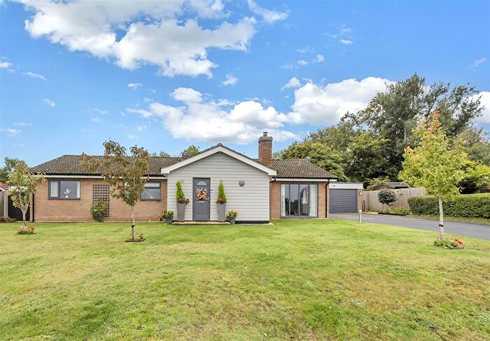3 Bedroom Detached Bungalow For Sale In Douglas Close, Croxton, IP24
