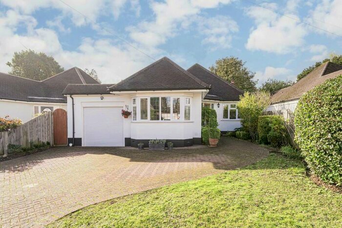 3 Bedroom Detached House To Rent In Crofton Avenue, Walton-On-Thames, KT12