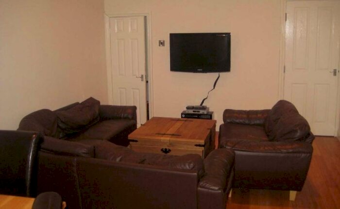 6 Bedroom House To Rent In Dawlish Road, Selly Oak, Birmingham, West Midlands, B29