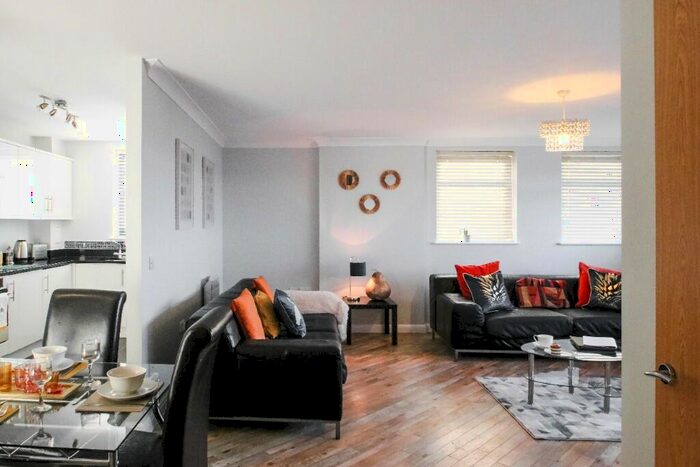 3 Bedroom Serviced Apartments To Rent In Kennet Street, Reading, Berkshire, RG1