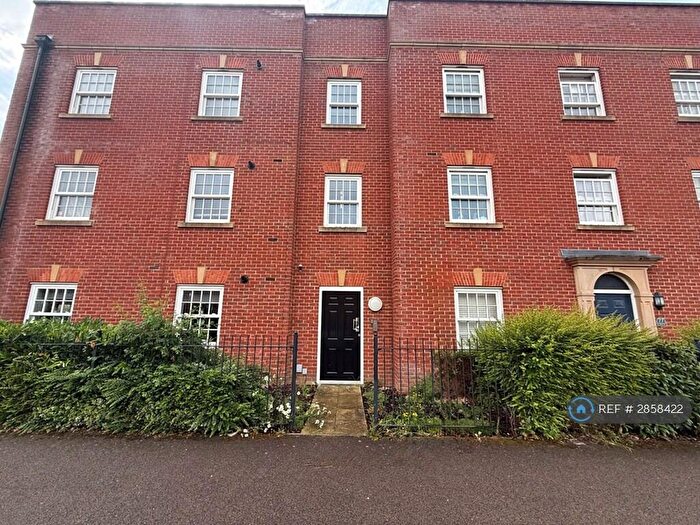 2 Bedroom Flat To Rent In Great Denham, Bedford, MK40
