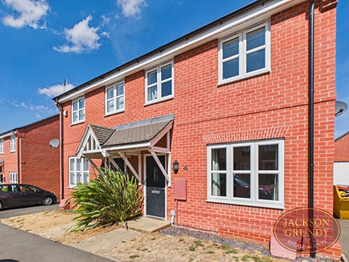 3 Bedroom Semi-Detached House For Sale In Highwayman Close, Boughton, NN2