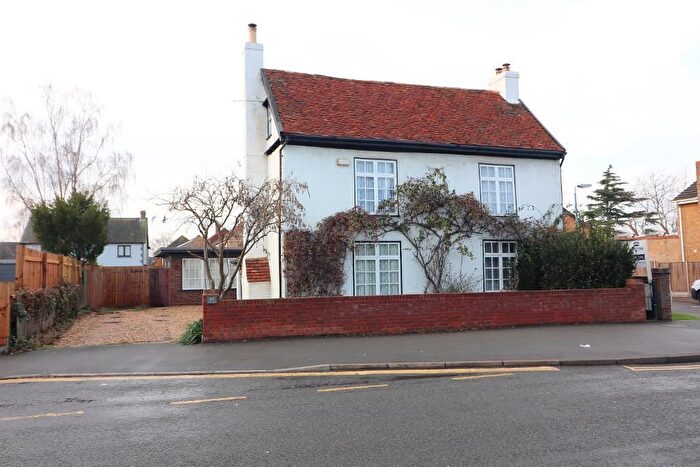 4 Bedroom Detached House For Sale In Bedford Road, Barton Le Clay, Bedfordshire, MK45