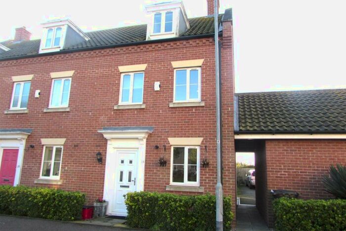 3 Bedroom Semi-Detached House To Rent In Harpers Way, Clacton-on-Sea, CO16