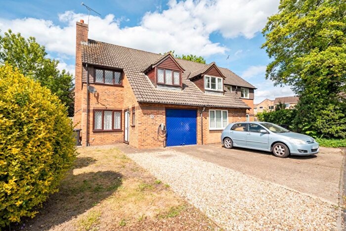 3 Bedroom Semi Detached House For Sale In Swallowfields, Andover, SP10
