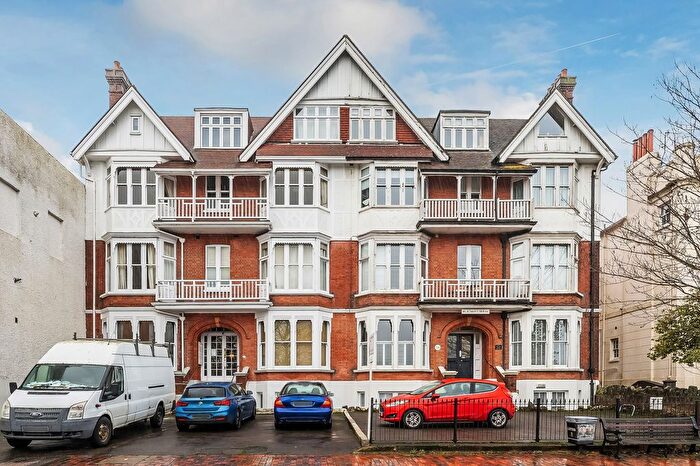 2 Bedroom Flat For Sale In Mount Ephraim, Tunbridge Wells, TN4