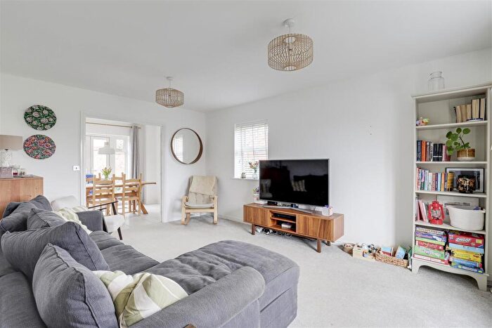 5 Bedroom Detached House For Sale In Oughton Close, Edwalton, Nottinghamshire, NG12