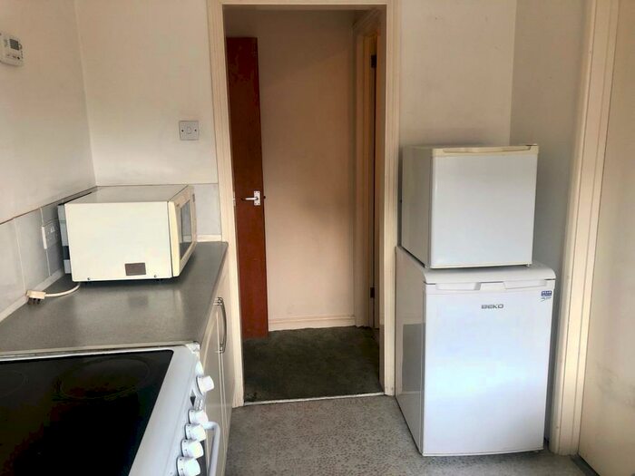 1 Bedroom Flat To Rent In Clapham Road, Bedford, MK41