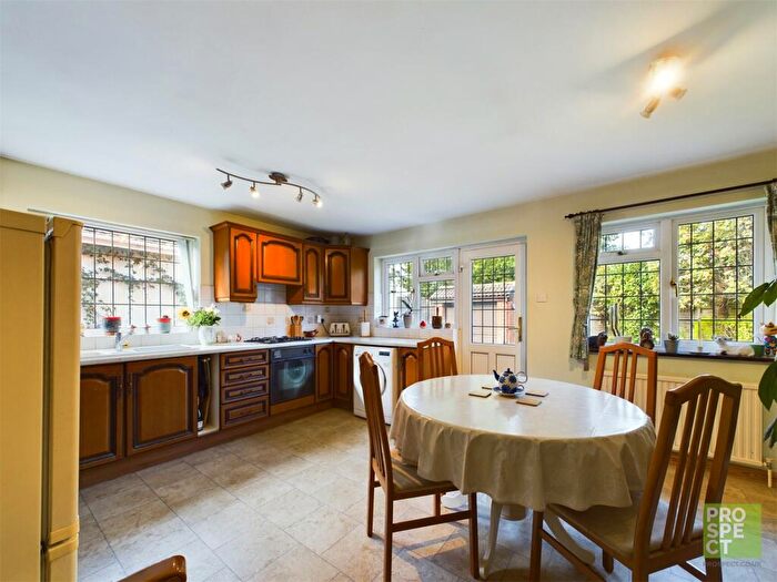 2 Bedroom Bungalow For Sale In Nine Mile Ride, Finchampstead, Wokingham, Berkshire, RG40
