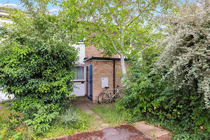 2 Bedroom Maisonette For Sale In Enniskillen Road, Cambridge, CB4