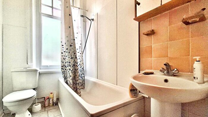 1 Bedroom Flat For Sale In Great North Road, Highgate, N6