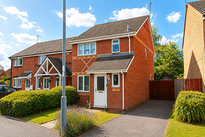 3 Bedroom End Of Terrace House For Sale In Kinman Way, Rugby, CV21