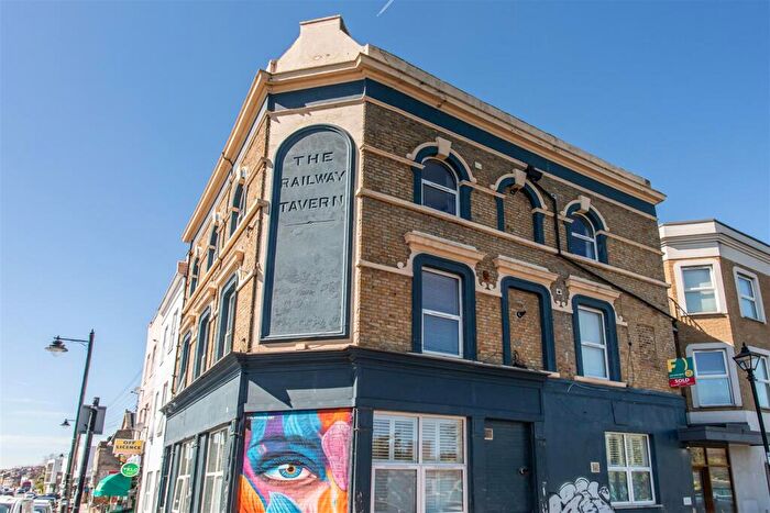 1 Bedroom Flat For Sale In Wendon Street, Bow, E3