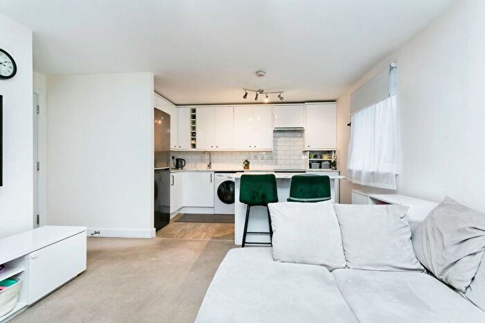 2 Bedroom Flat For Sale In Addington Avenue, Milton Keynes, Buckinghamshire, MK12