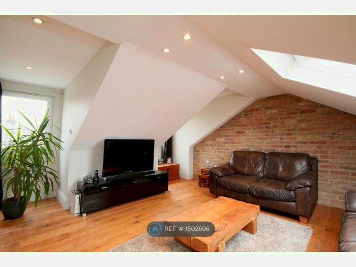 2 Bedroom Maisonette To Rent In Glenelg Road, London, SW2