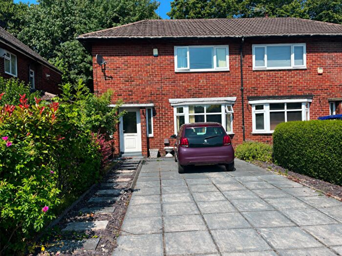 3 Bedroom Semi-Detached House For Sale In Darnton Road, Stalybridge, SK15