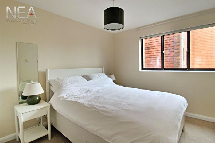 2 Bedroom Flat To Rent In Cardinal Close, Caversham, Reading, RG4