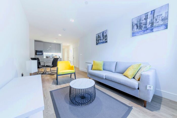 1 Bedroom Flat To Rent In Home Park Mill Link, Kings Langley, Hertfordshire, WD4