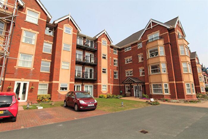 2 Bedroom Apartment For Sale In Clifton Drive South, Lytham St. Annes, FY8