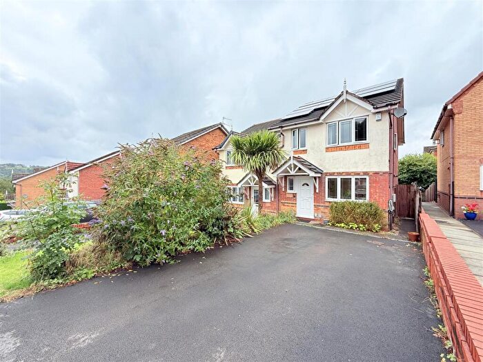 3 Bedroom Semi-Detached House For Sale In Copper Beech Drive, Stalybridge, SK15
