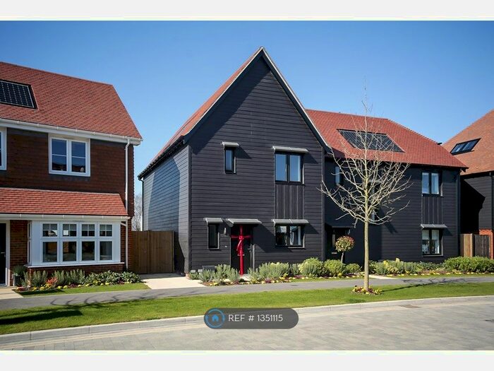 3 Bedroom Semi-Detached House To Rent In Morgan Way, Paddock Wood, Tonbridge, TN12